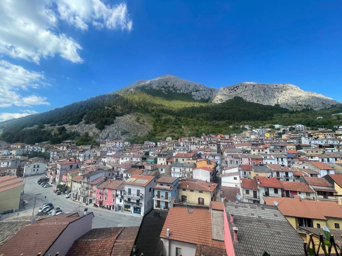 B&B Lorenzo Il Magnifico Челано Екстериор снимка