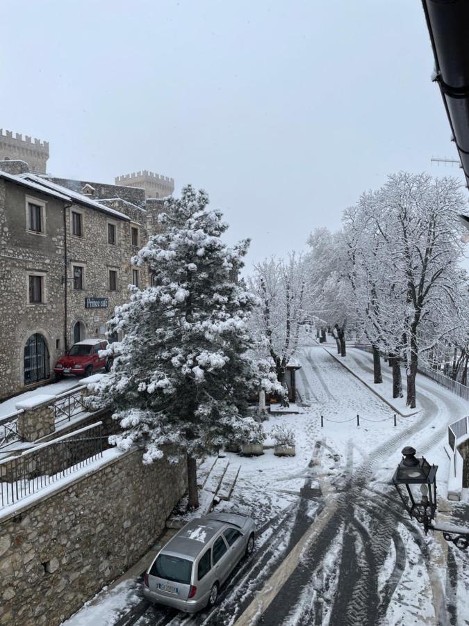 B&B Lorenzo Il Magnifico Челано Екстериор снимка