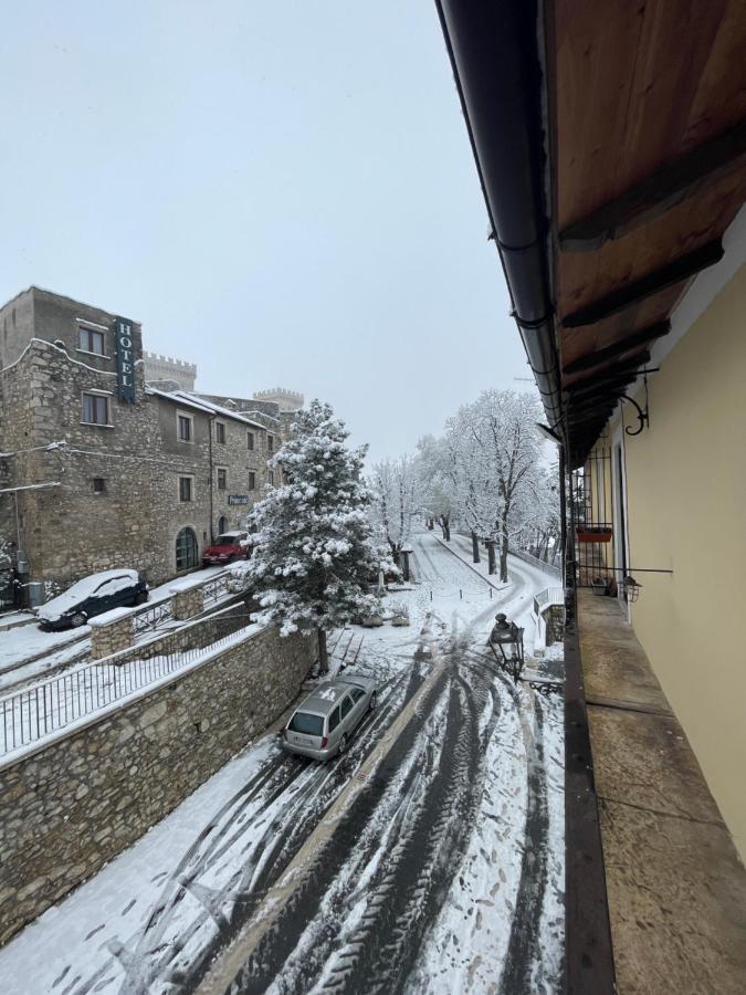 B&B Lorenzo Il Magnifico Челано Екстериор снимка