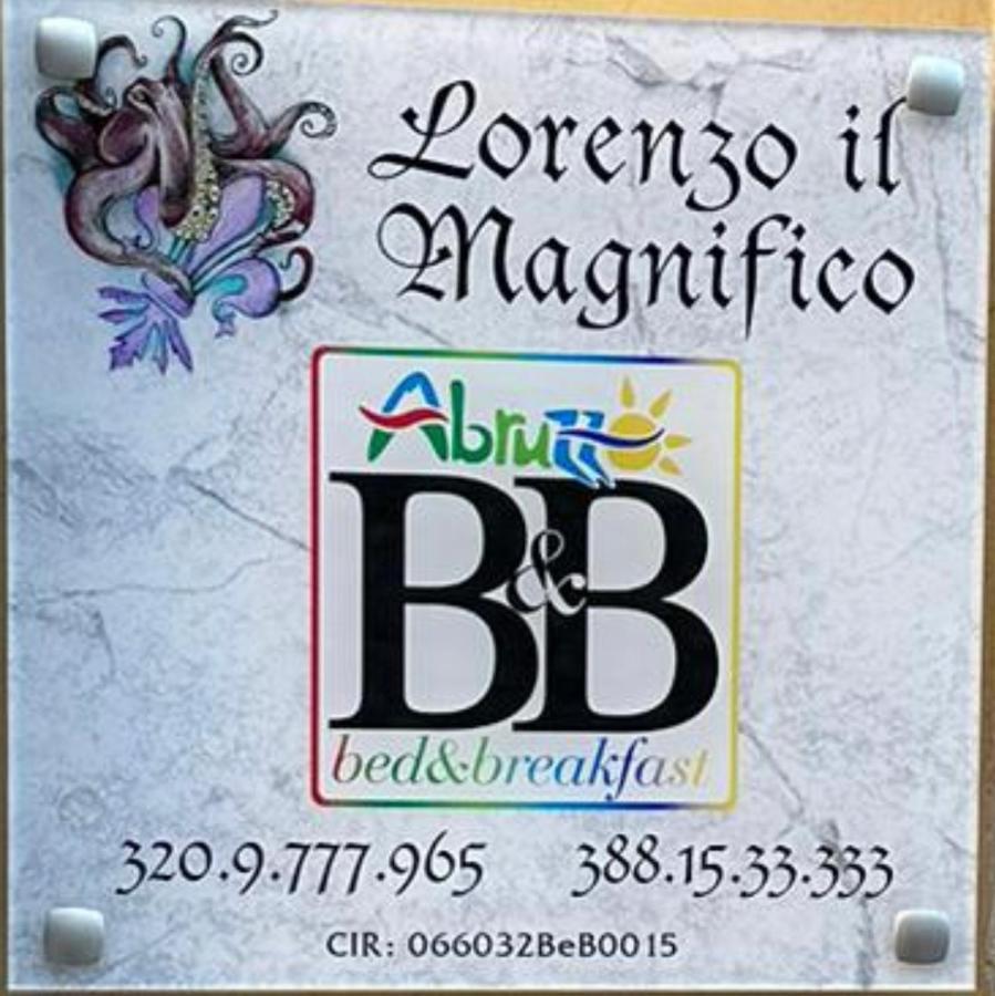 B&B Lorenzo Il Magnifico Челано Екстериор снимка
