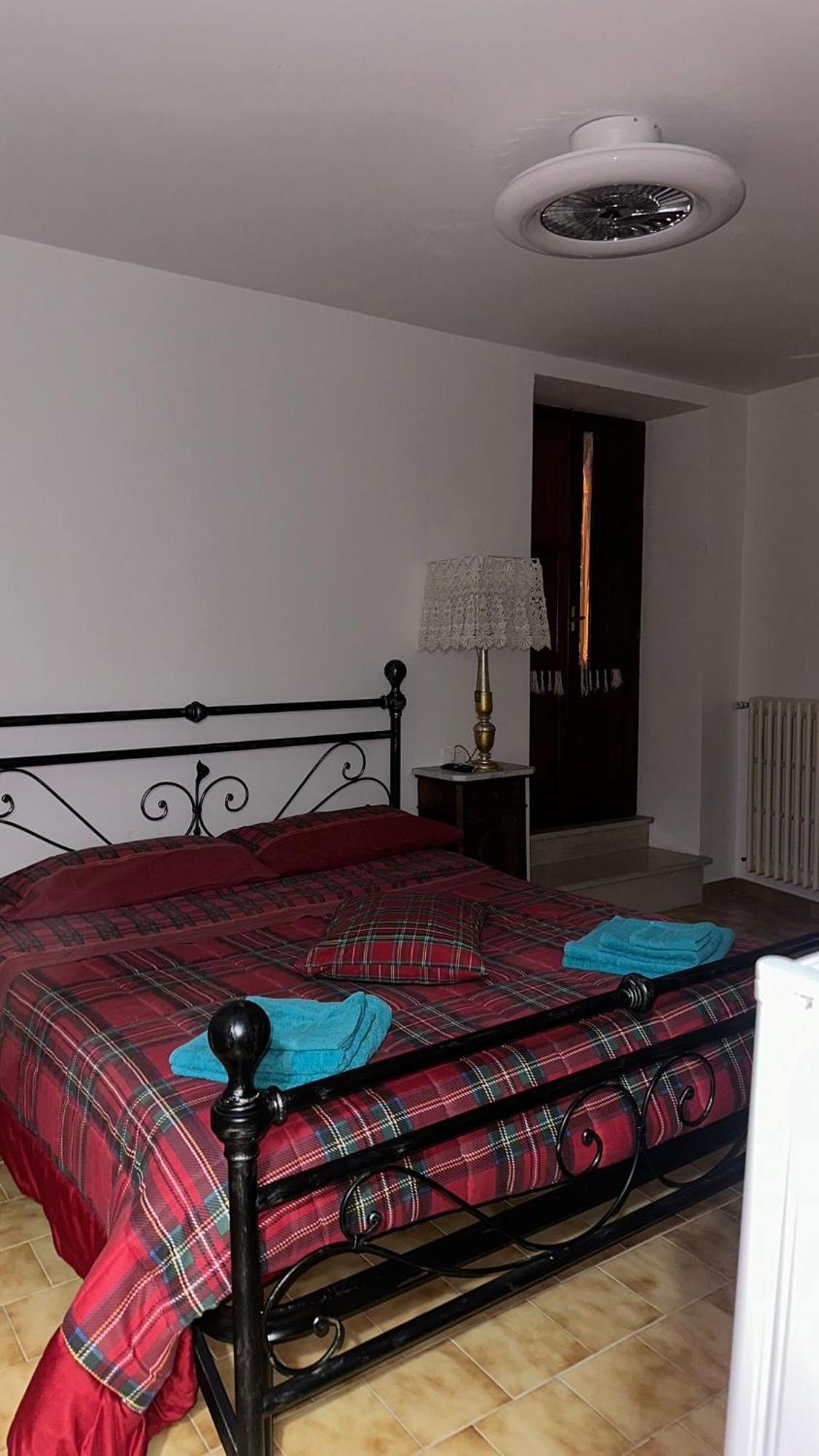 B&B Lorenzo Il Magnifico Челано Екстериор снимка
